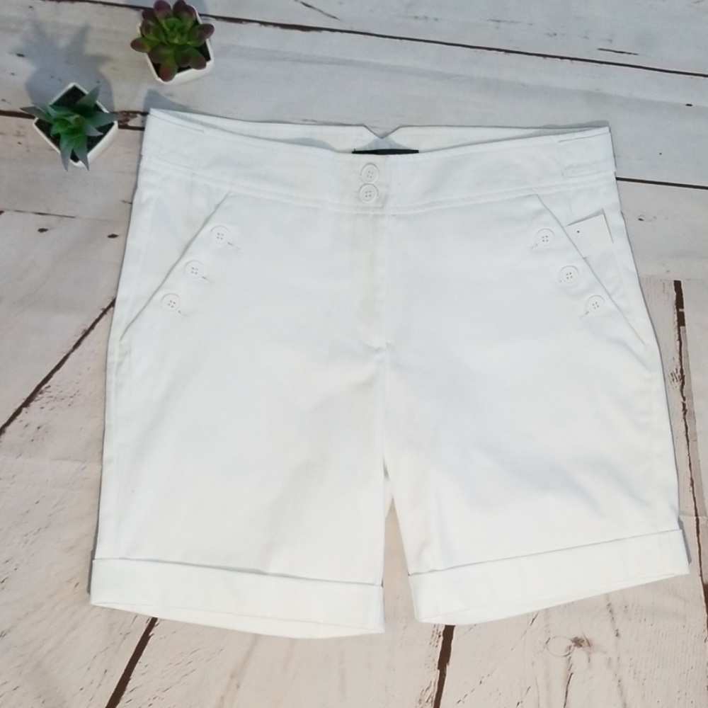 NWT THE LIMITED White cuffed button detail shorts